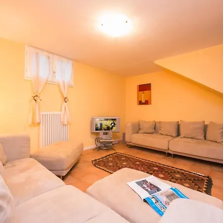 Sleeps 5 Pool Casa de Férias *