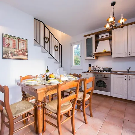 Sleeps 5 Pool Gravedona