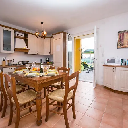 Sleeps 5 Pool Tatil Evi Gravedona